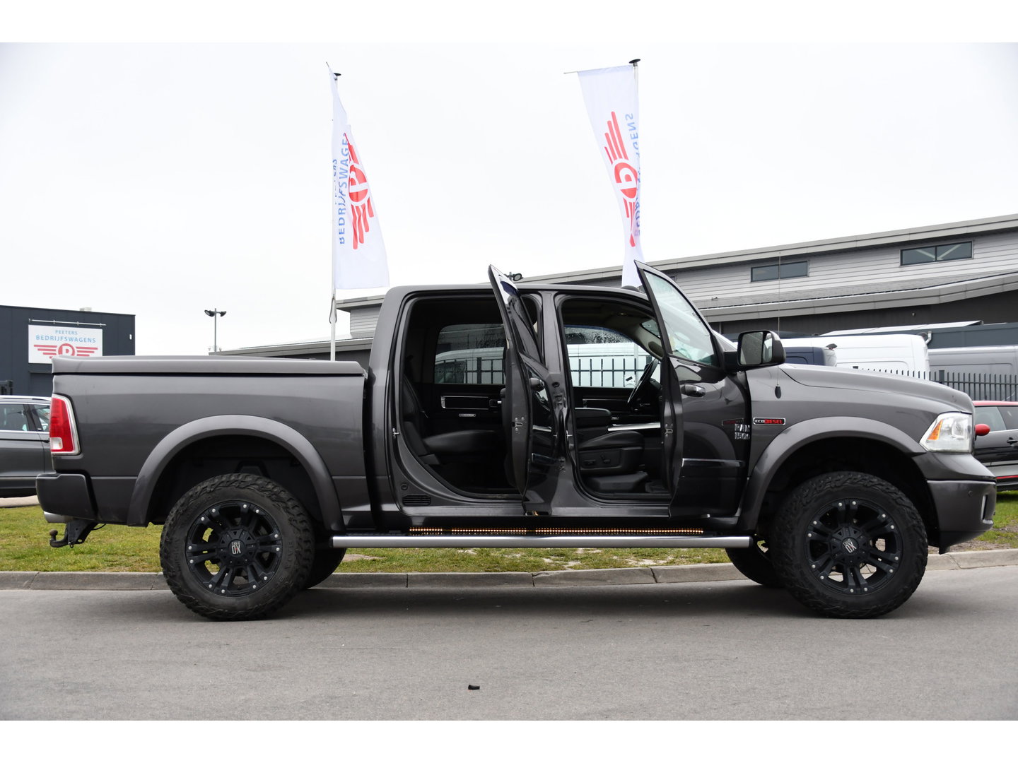 Dodge Ram 1500 3.0 TD 4x4 Crew Cab 5'7 Laramie Camera, Cruise, Carplay, Leder, LED, Stoelverwarming, 3500kg Trekhaak, Multimedia, PANO, Stuurverwarming, Uniek!