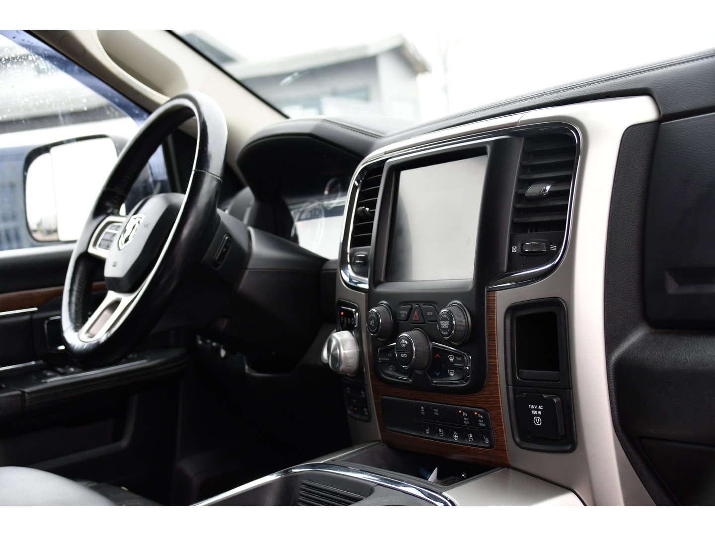 Dodge Ram 1500 3.0 TD 4x4 Crew Cab 5'7 Laramie Camera, Cruise, Carplay, Leder, LED, Stoelverwarming, 3500kg Trekhaak, Multimedia, PANO, Stuurverwarming, Uniek!