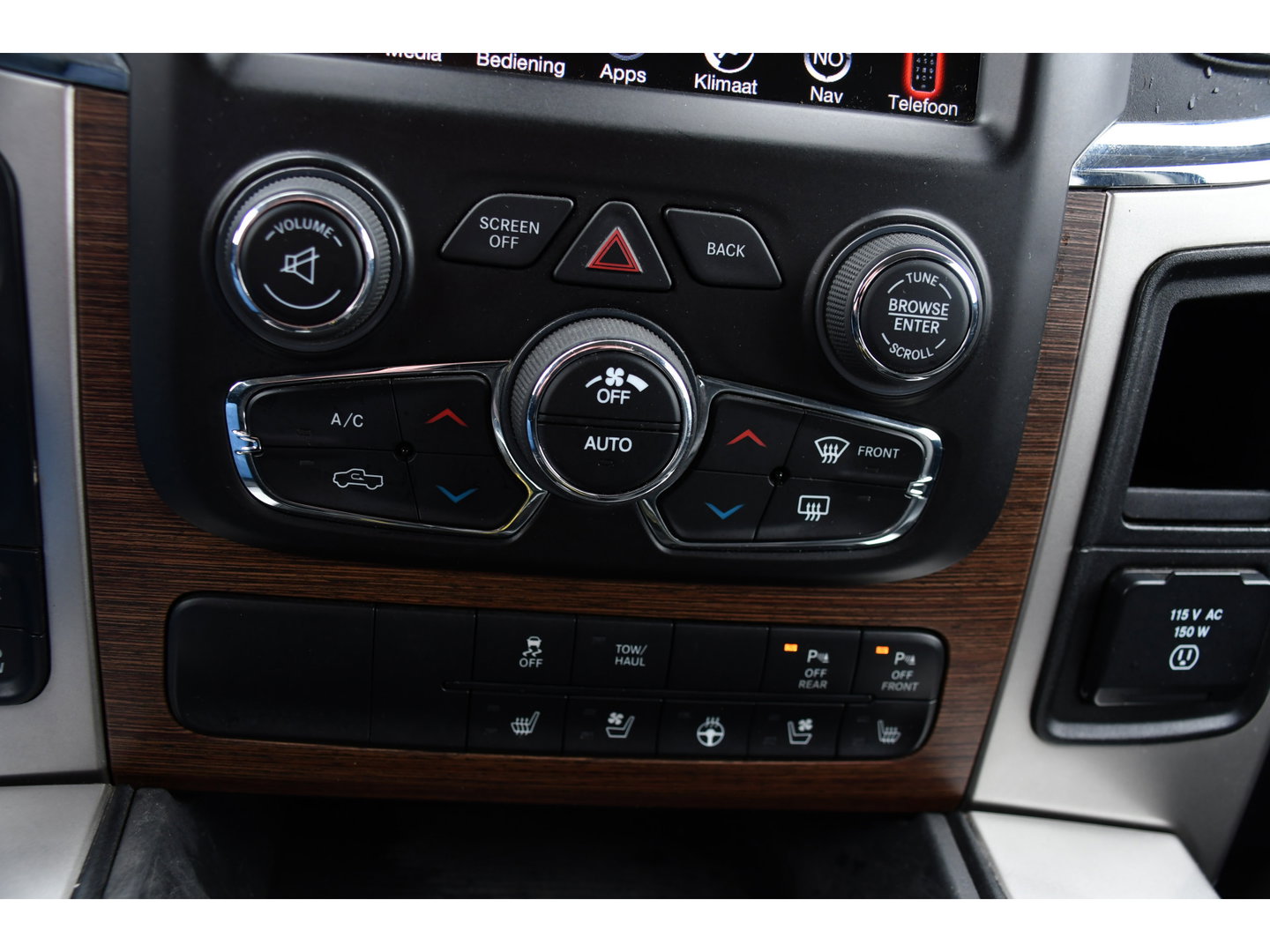 Dodge Ram 1500 3.0 TD 4x4 Crew Cab 5'7 Laramie Camera, Cruise, Carplay, Leder, LED, Stoelverwarming, 3500kg Trekhaak, Multimedia, PANO, Stuurverwarming, Uniek!