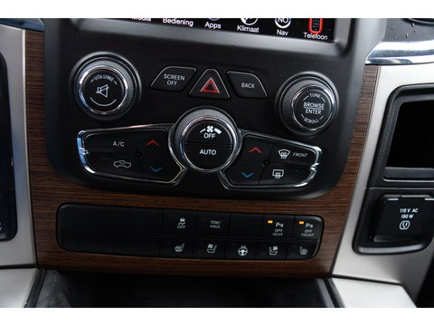 Dodge Ram 1500 3.0 TD 4x4 Crew Cab 5'7 Laramie Camera, Cruise, Carplay, Leder, LED, Stoelverwarming, 3500kg Trekhaak, Multimedia, PANO, Stuurverwarming, Uniek!