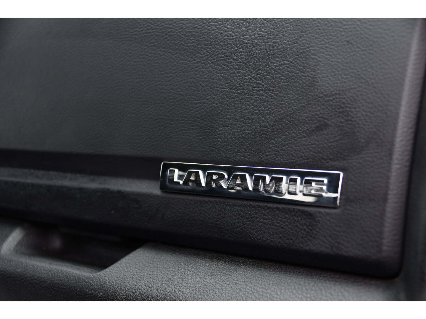 Dodge Ram 1500 3.0 TD 4x4 Crew Cab 5'7 Laramie Camera, Cruise, Carplay, Leder, LED, Stoelverwarming, 3500kg Trekhaak, Multimedia, PANO, Stuurverwarming, Uniek!