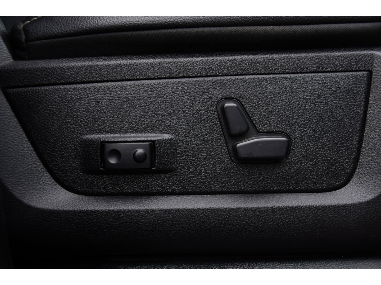 Dodge Ram 1500 3.0 TD 4x4 Crew Cab 5'7 Laramie Camera, Cruise, Carplay, Leder, LED, Stoelverwarming, 3500kg Trekhaak, Multimedia, PANO, Stuurverwarming, Uniek!