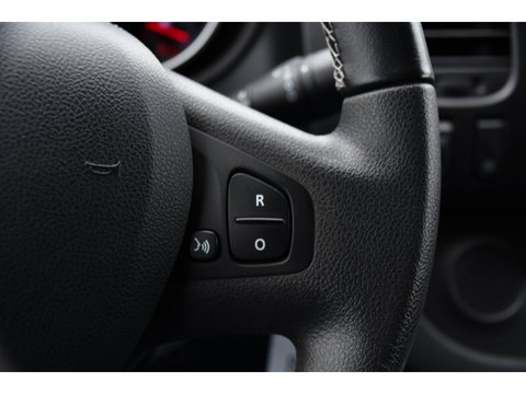 Renault Trafic 2.0 dCi 145 T29 L2H1 Luxe Cruise, Carplay, LED, 145pk, Automaat, Multimedia, Sensoren, Trekhaak, NAVI, Uniek!