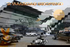 Mercedes-Benz A-Klasse - A250e AMG 218pk Hybrid Panoramadak *SOH 96%* Night pakket Widescreen Sfeerverlichting 19" LMV NLauto