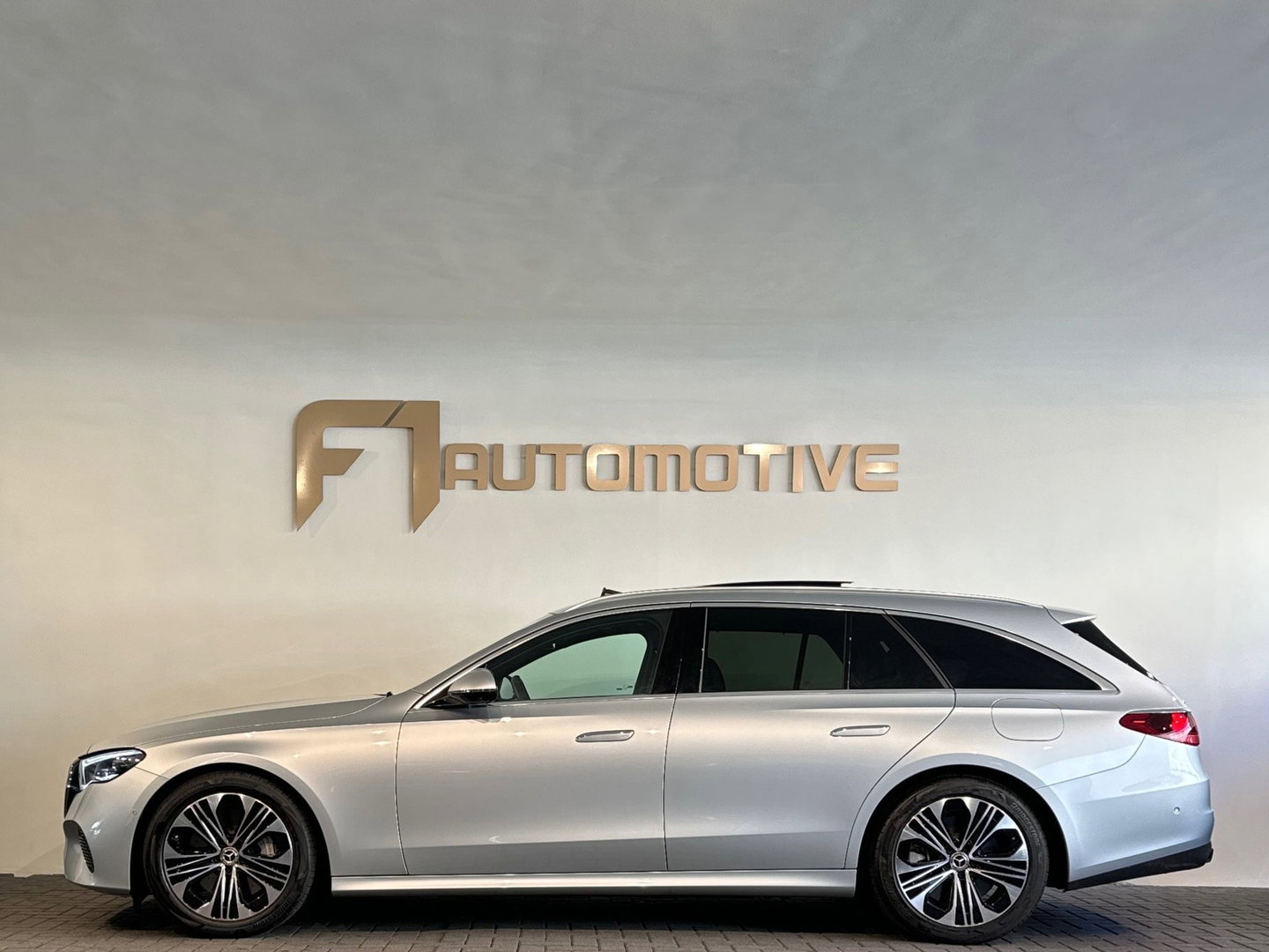 Mercedes-Benz E-Klasse Estate 300 e Luxury Line Pano|Memory