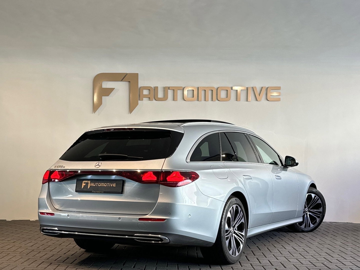 Mercedes-Benz E-Klasse Estate 300 e Luxury Line Pano|Memory