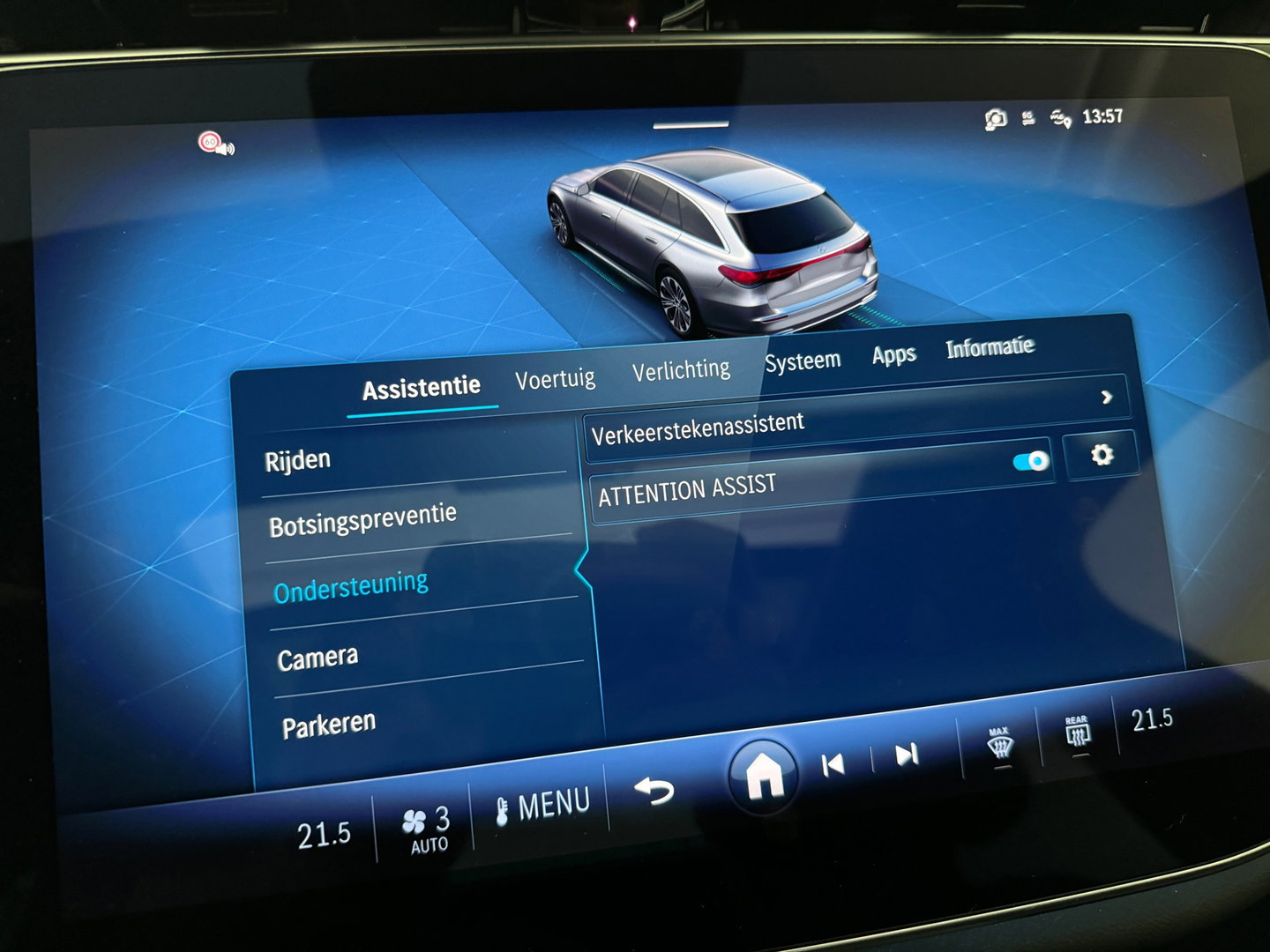 Mercedes-Benz E-Klasse Estate 300 e Luxury Line Pano|Memory