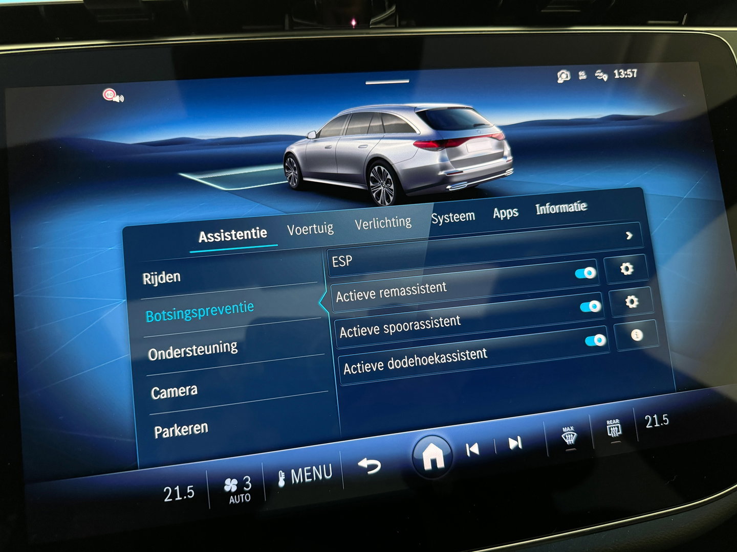 Mercedes-Benz E-Klasse Estate 300 e Luxury Line Pano|Memory