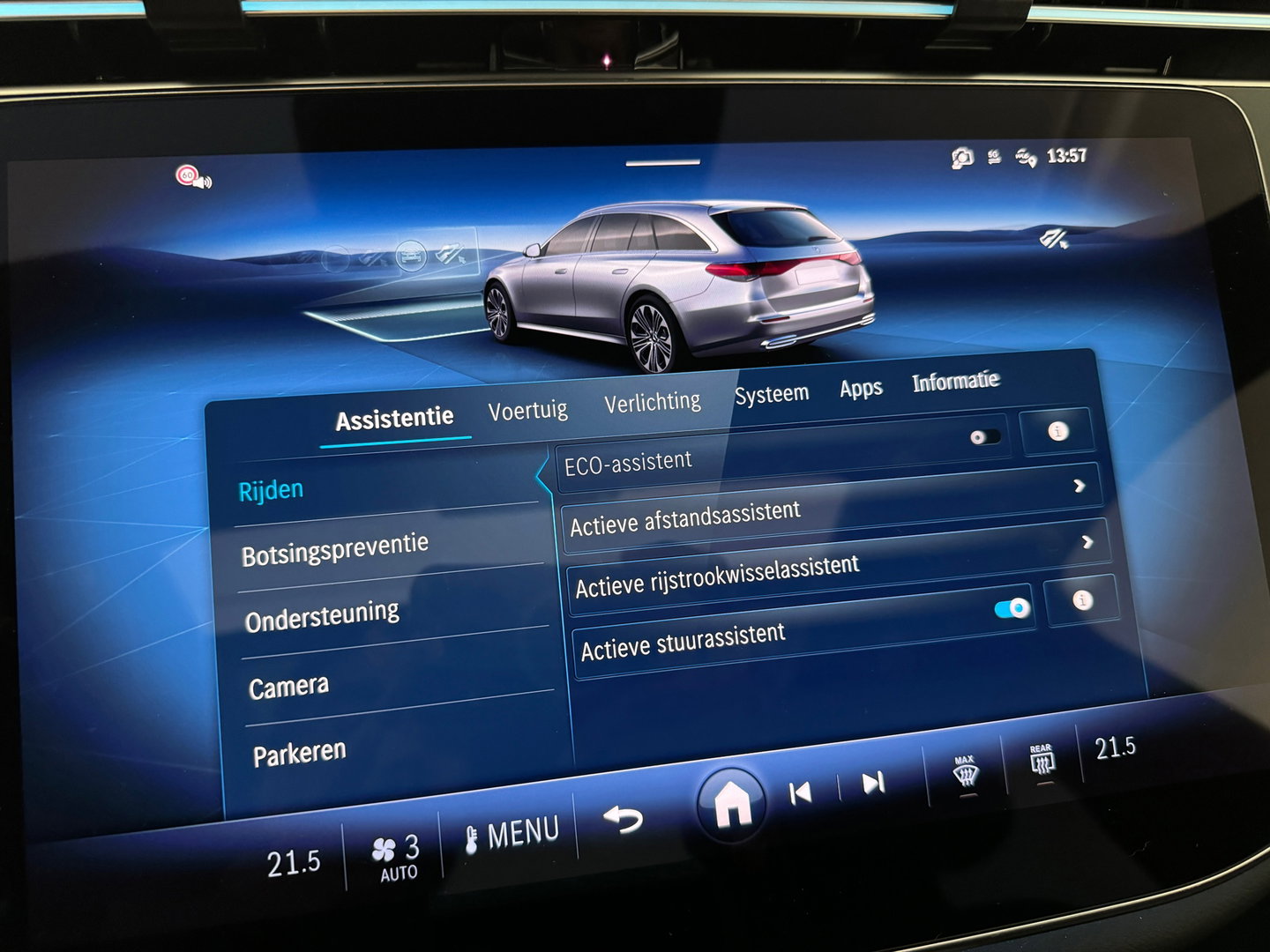 Mercedes-Benz E-Klasse Estate 300 e Luxury Line Pano|Memory