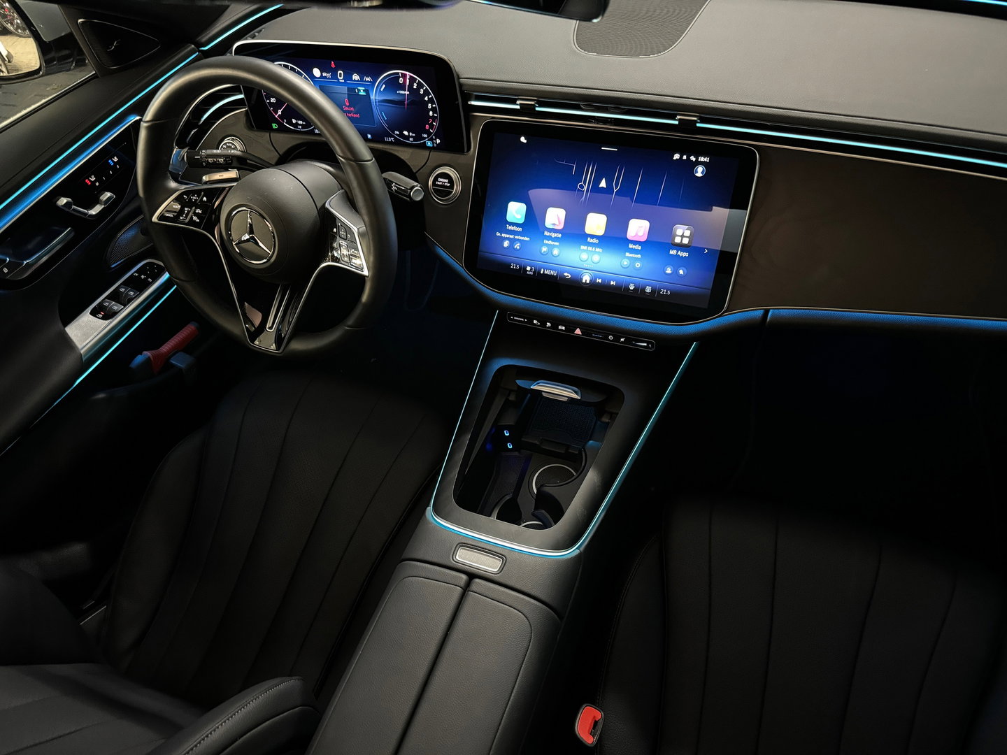 Mercedes-Benz E-Klasse Estate 300 e Luxury Line Pano|Memory