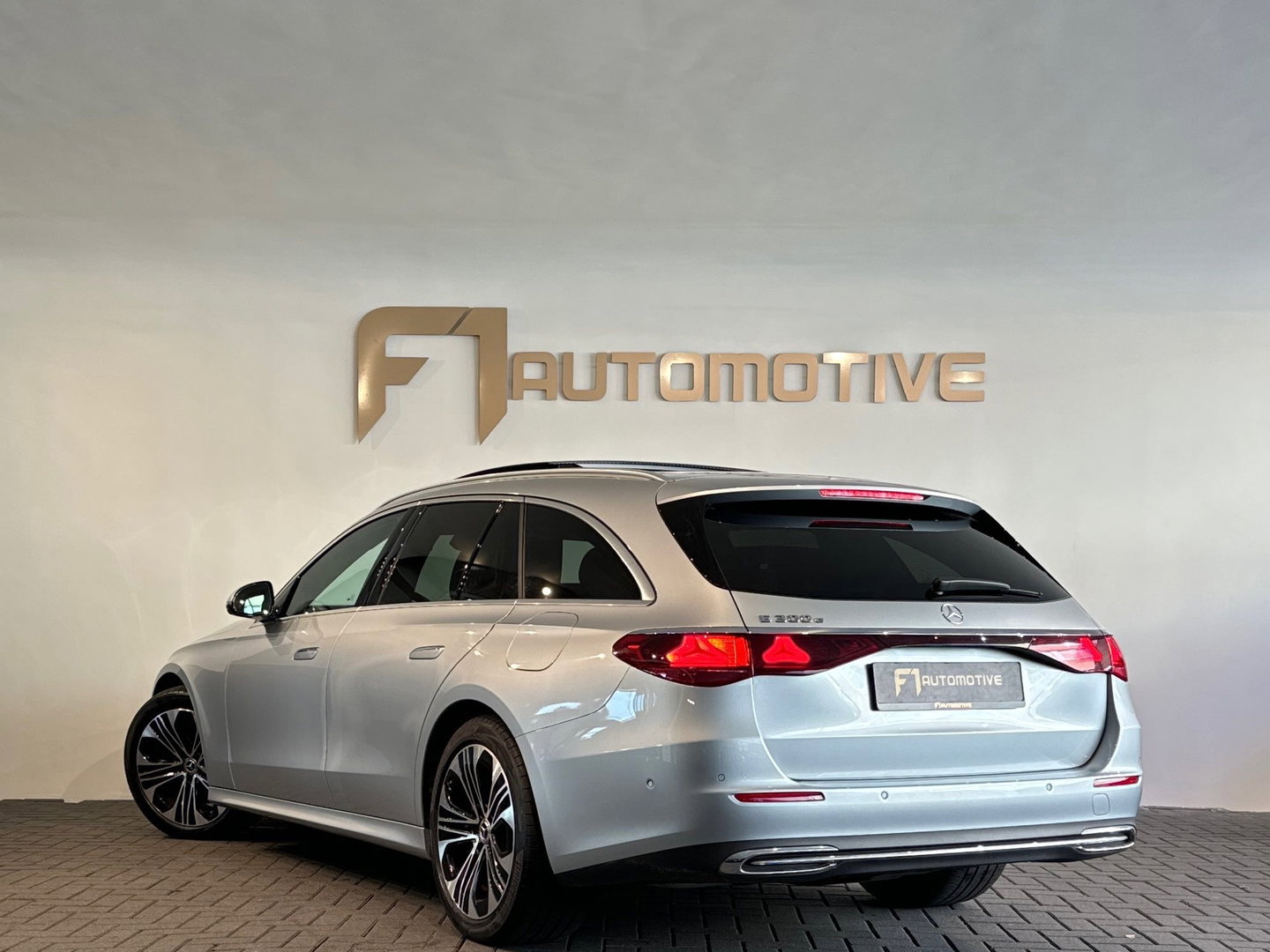 Mercedes-Benz E-Klasse Estate 300 e Luxury Line Pano|Memory