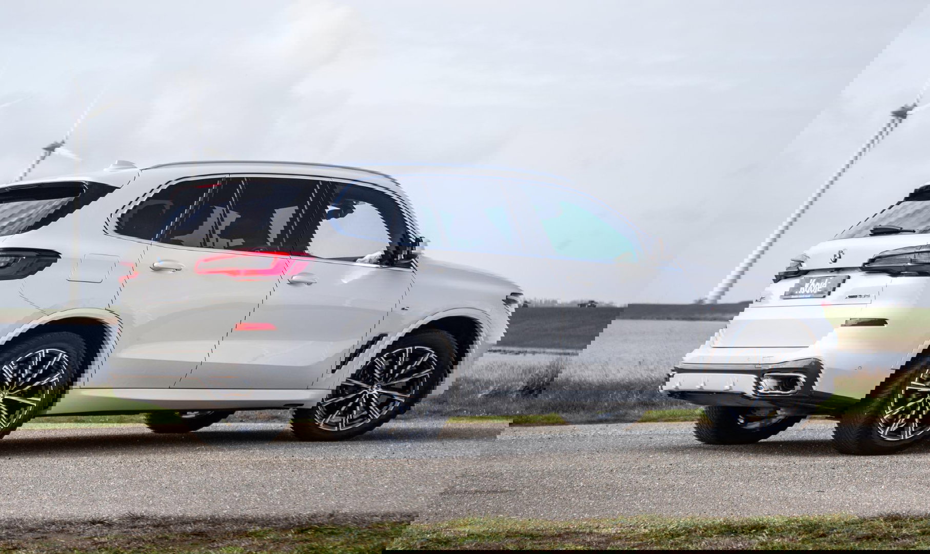 BMW X5 xDrive45e High Executive M PAKKET / BRUIN LEER / DIAMAND POOK / STOEL VERWARMING / CAMERA