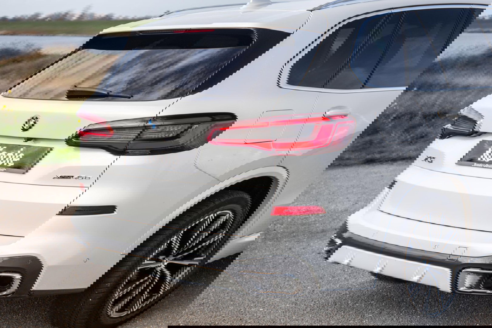 BMW X5 xDrive45e High Executive M PAKKET / BRUIN LEER / DIAMAND POOK / STOEL VERWARMING / CAMERA