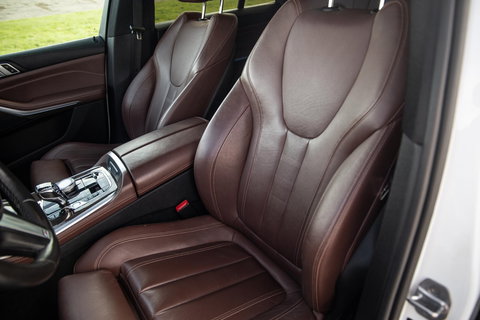 BMW X5 xDrive45e High Executive M PAKKET / BRUIN LEER / DIAMAND POOK / STOEL VERWARMING / CAMERA