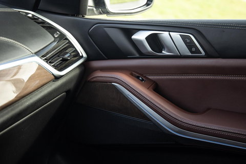 BMW X5 xDrive45e High Executive M PAKKET / BRUIN LEER / DIAMAND POOK / STOEL VERWARMING / CAMERA