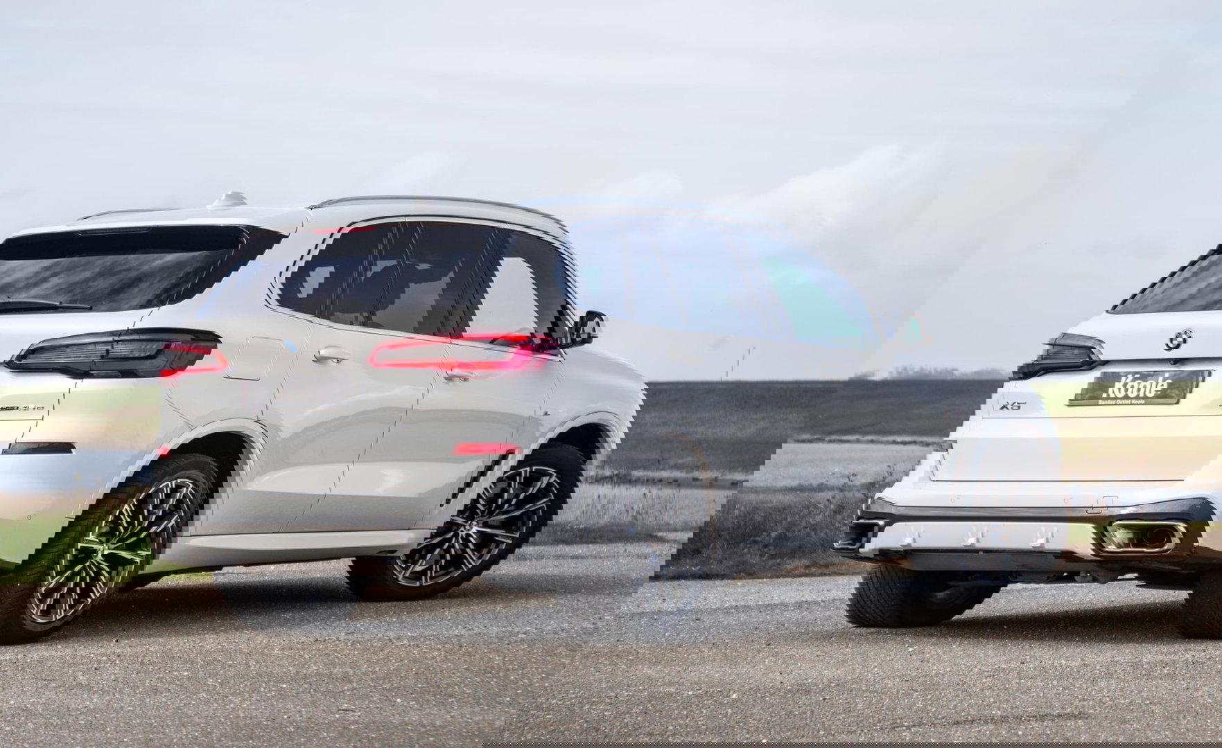 BMW X5 xDrive45e High Executive M PAKKET / BRUIN LEER / DIAMAND POOK / STOEL VERWARMING / CAMERA