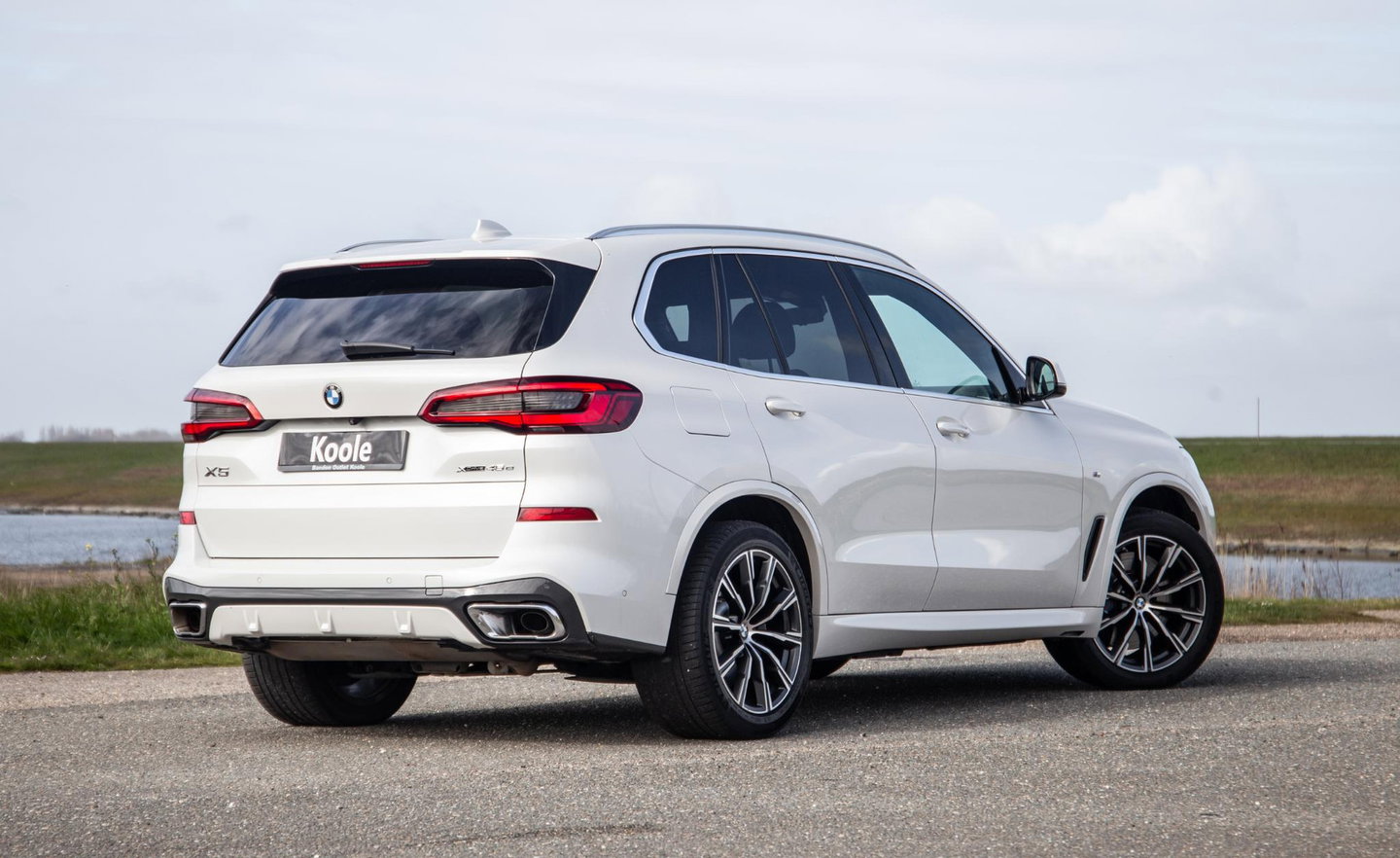 BMW X5 xDrive45e High Executive M PAKKET / BRUIN LEER / DIAMAND POOK / STOEL VERWARMING / CAMERA