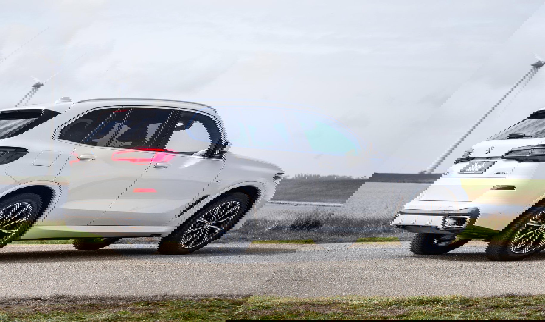 BMW X5 xDrive45e High Executive M PAKKET / BRUIN LEER / DIAMAND POOK / STOEL VERWARMING / CAMERA