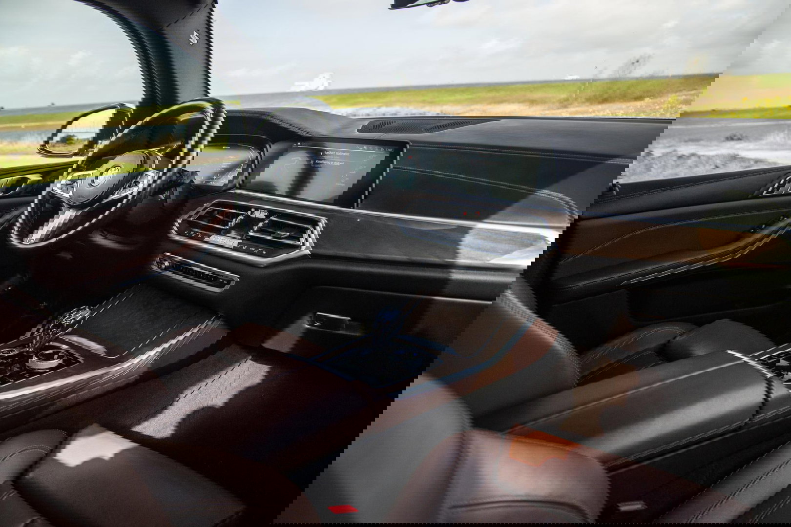 BMW X5 xDrive45e High Executive M PAKKET / BRUIN LEER / DIAMAND POOK / STOEL VERWARMING / CAMERA