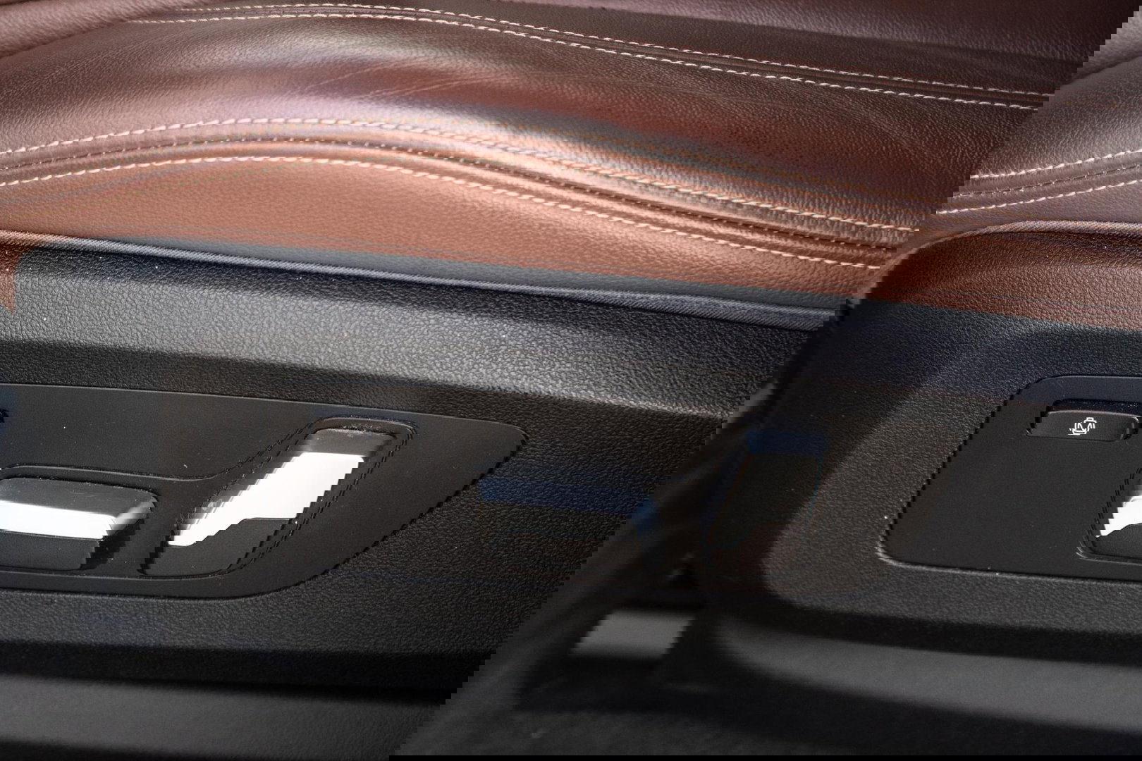 BMW X5 xDrive45e High Executive M PAKKET / BRUIN LEER / DIAMAND POOK / STOEL VERWARMING / CAMERA