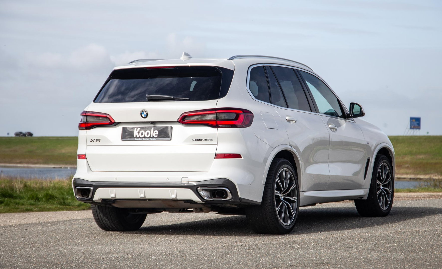 BMW X5 xDrive45e High Executive M PAKKET / BRUIN LEER / DIAMAND POOK / STOEL VERWARMING / CAMERA