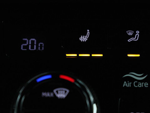 Škoda Karoq 1.5 TSI Sportline | Panoramadak | Stoelverwarming | Adaptive cruise | Camera | Sportstoelen | Virtual Cockpit | Navigatie | Sfeerverlichting | Full LED | 18'' | Keyless | Climate control