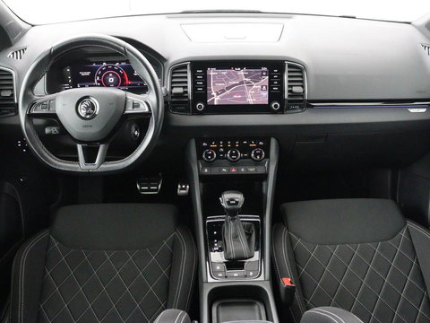 Škoda Karoq 1.5 TSI Sportline | Panoramadak | Stoelverwarming | Adaptive cruise | Camera | Sportstoelen | Virtual Cockpit | Navigatie | Sfeerverlichting | Full LED | 18'' | Keyless | Climate control