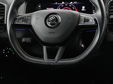 Škoda Karoq 1.5 TSI Sportline | Panoramadak | Stoelverwarming | Adaptive cruise | Camera | Sportstoelen | Virtual Cockpit | Navigatie | Sfeerverlichting | Full LED | 18'' | Keyless | Climate control