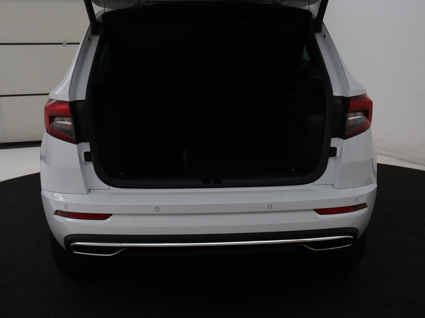 Škoda Karoq 1.5 TSI Sportline | Panoramadak | Stoelverwarming | Adaptive cruise | Camera | Sportstoelen | Virtual Cockpit | Navigatie | Sfeerverlichting | Full LED | 18'' | Keyless | Climate control