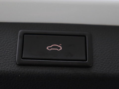 Škoda Karoq 1.5 TSI Sportline | Panoramadak | Stoelverwarming | Adaptive cruise | Camera | Sportstoelen | Virtual Cockpit | Navigatie | Sfeerverlichting | Full LED | 18'' | Keyless | Climate control