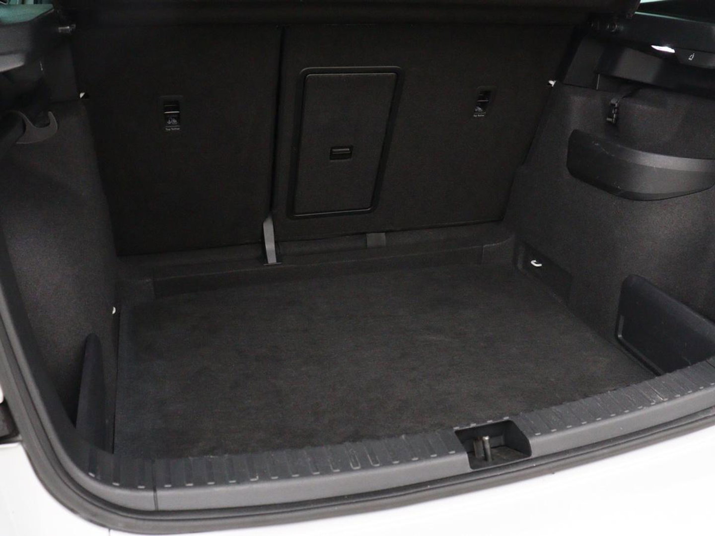 Škoda Karoq 1.5 TSI Sportline | Panoramadak | Stoelverwarming | Adaptive cruise | Camera | Sportstoelen | Virtual Cockpit | Navigatie | Sfeerverlichting | Full LED | 18'' | Keyless | Climate control