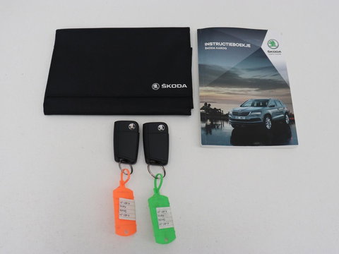 Škoda Karoq 1.5 TSI Sportline | Panoramadak | Stoelverwarming | Adaptive cruise | Camera | Sportstoelen | Virtual Cockpit | Navigatie | Sfeerverlichting | Full LED | 18'' | Keyless | Climate control