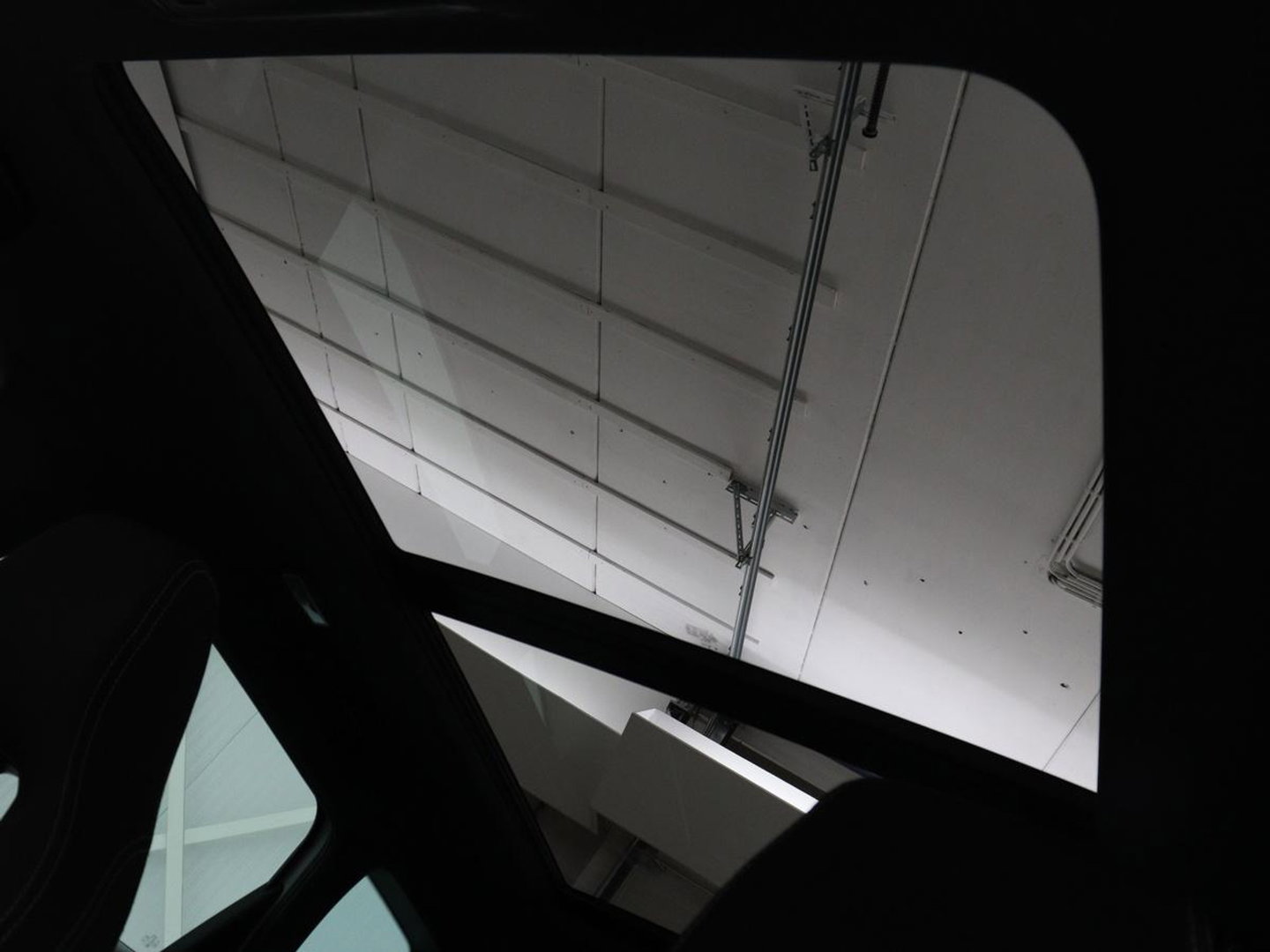 Škoda Karoq 1.5 TSI Sportline | Panoramadak | Stoelverwarming | Adaptive cruise | Camera | Sportstoelen | Virtual Cockpit | Navigatie | Sfeerverlichting | Full LED | 18'' | Keyless | Climate control