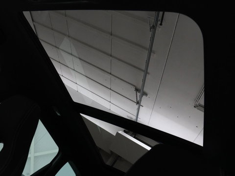 Škoda Karoq 1.5 TSI Sportline | Panoramadak | Stoelverwarming | Adaptive cruise | Camera | Sportstoelen | Virtual Cockpit | Navigatie | Sfeerverlichting | Full LED | 18'' | Keyless | Climate control