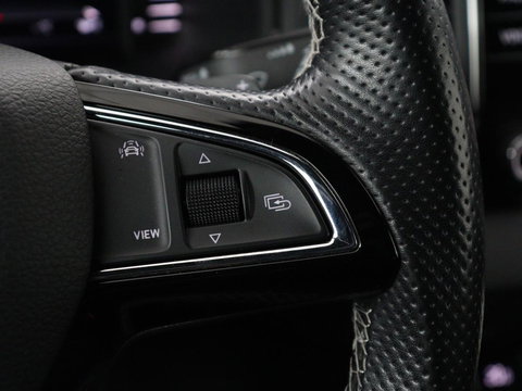 Škoda Karoq 1.5 TSI Sportline | Panoramadak | Stoelverwarming | Adaptive cruise | Camera | Sportstoelen | Virtual Cockpit | Navigatie | Sfeerverlichting | Full LED | 18'' | Keyless | Climate control