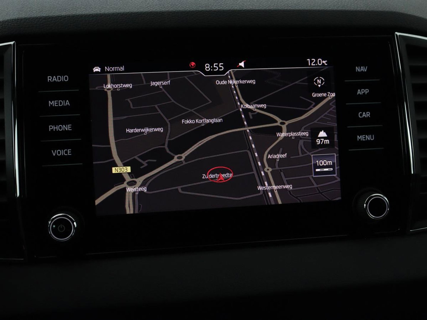 Škoda Karoq 1.5 TSI Sportline | Panoramadak | Stoelverwarming | Adaptive cruise | Camera | Sportstoelen | Virtual Cockpit | Navigatie | Sfeerverlichting | Full LED | 18'' | Keyless | Climate control