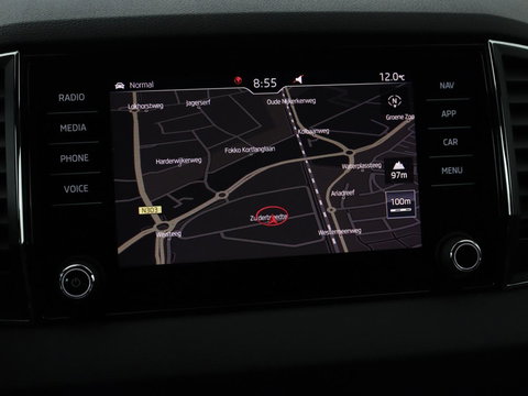 Škoda Karoq 1.5 TSI Sportline | Panoramadak | Stoelverwarming | Adaptive cruise | Camera | Sportstoelen | Virtual Cockpit | Navigatie | Sfeerverlichting | Full LED | 18'' | Keyless | Climate control