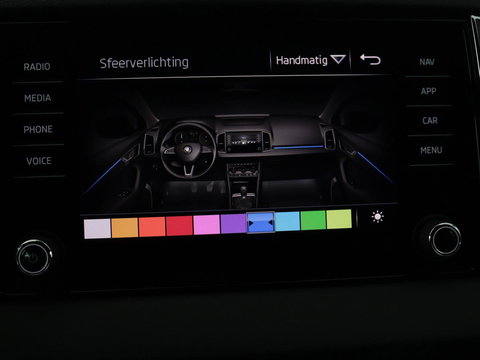 Škoda Karoq 1.5 TSI Sportline | Panoramadak | Stoelverwarming | Adaptive cruise | Camera | Sportstoelen | Virtual Cockpit | Navigatie | Sfeerverlichting | Full LED | 18'' | Keyless | Climate control