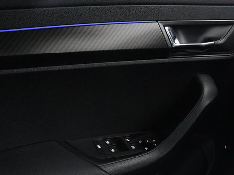 Škoda Karoq 1.5 TSI Sportline | Panoramadak | Stoelverwarming | Adaptive cruise | Camera | Sportstoelen | Virtual Cockpit | Navigatie | Sfeerverlichting | Full LED | 18'' | Keyless | Climate control