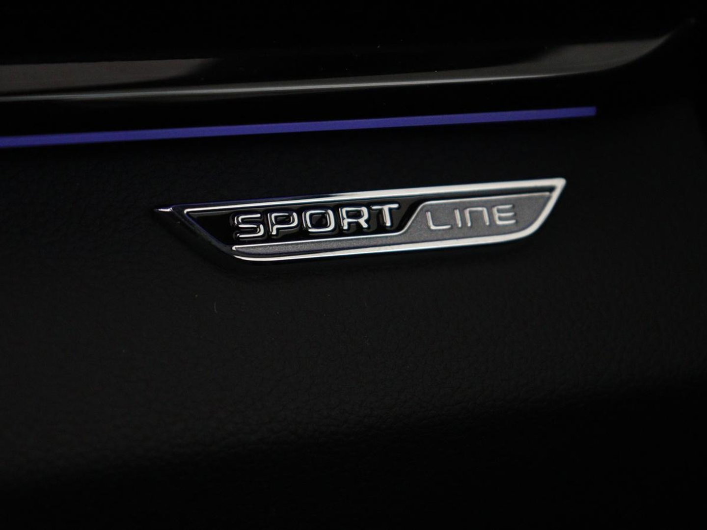 Škoda Karoq 1.5 TSI Sportline | Panoramadak | Stoelverwarming | Adaptive cruise | Camera | Sportstoelen | Virtual Cockpit | Navigatie | Sfeerverlichting | Full LED | 18'' | Keyless | Climate control