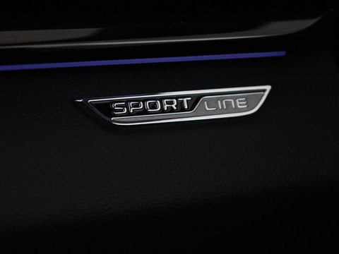 Škoda Karoq 1.5 TSI Sportline | Panoramadak | Stoelverwarming | Adaptive cruise | Camera | Sportstoelen | Virtual Cockpit | Navigatie | Sfeerverlichting | Full LED | 18'' | Keyless | Climate control