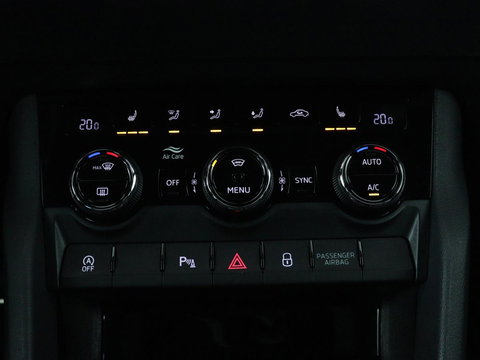 Škoda Karoq 1.5 TSI Sportline | Panoramadak | Stoelverwarming | Adaptive cruise | Camera | Sportstoelen | Virtual Cockpit | Navigatie | Sfeerverlichting | Full LED | 18'' | Keyless | Climate control