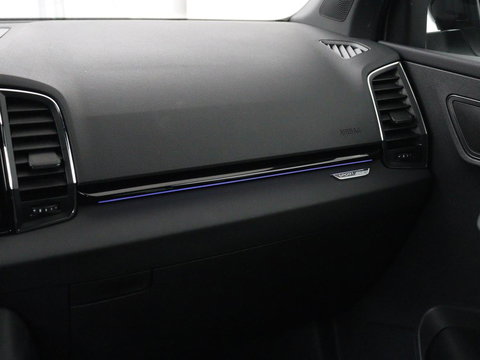 Škoda Karoq 1.5 TSI Sportline | Panoramadak | Stoelverwarming | Adaptive cruise | Camera | Sportstoelen | Virtual Cockpit | Navigatie | Sfeerverlichting | Full LED | 18'' | Keyless | Climate control