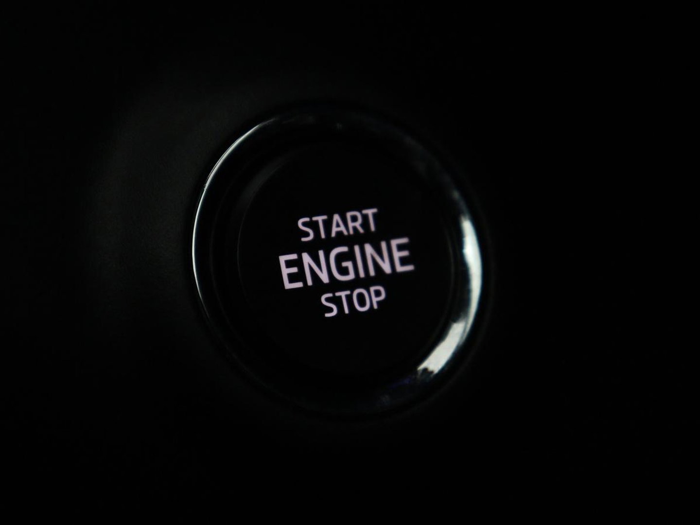 Škoda Karoq 1.5 TSI Sportline | Panoramadak | Stoelverwarming | Adaptive cruise | Camera | Sportstoelen | Virtual Cockpit | Navigatie | Sfeerverlichting | Full LED | 18'' | Keyless | Climate control