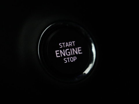 Škoda Karoq 1.5 TSI Sportline | Panoramadak | Stoelverwarming | Adaptive cruise | Camera | Sportstoelen | Virtual Cockpit | Navigatie | Sfeerverlichting | Full LED | 18'' | Keyless | Climate control