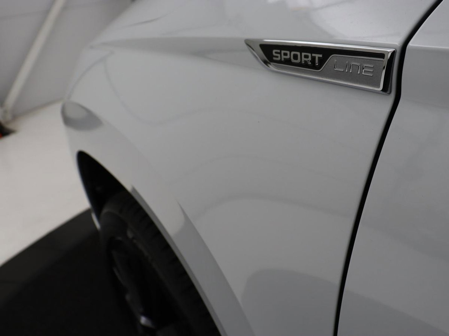 Škoda Karoq 1.5 TSI Sportline | Panoramadak | Stoelverwarming | Adaptive cruise | Camera | Sportstoelen | Virtual Cockpit | Navigatie | Sfeerverlichting | Full LED | 18'' | Keyless | Climate control