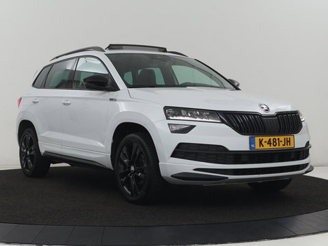 Škoda Karoq 1.5 TSI Sportline | Panoramadak | Stoelverwarming | Adaptive cruise | Camera | Sportstoelen | Virtual Cockpit | Navigatie | Sfeerverlichting | Full LED | 18'' | Keyless | Climate control