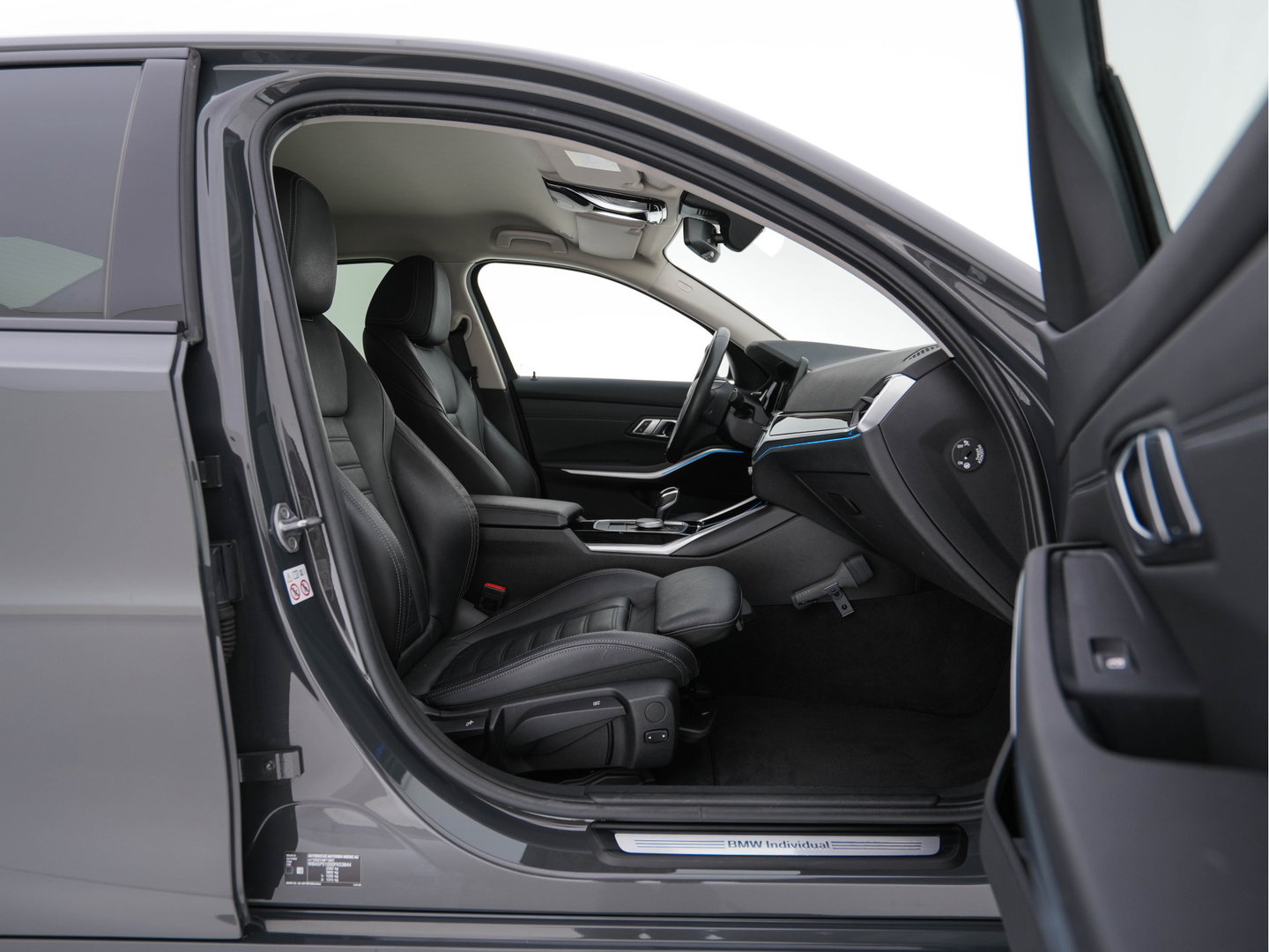 BMW 3-serie 330e eDrive Edition (INCL.BTW) Aut. *LEATHER | FULL-LED | DIGI-COCKPIT | HEATED-SPORTSEATS | PRIVACY-GLASS | AMBIENT-LIGHT | DAB | NAVI-FULLMAP | ECC | PDC | CRUISE | 18''ALU*