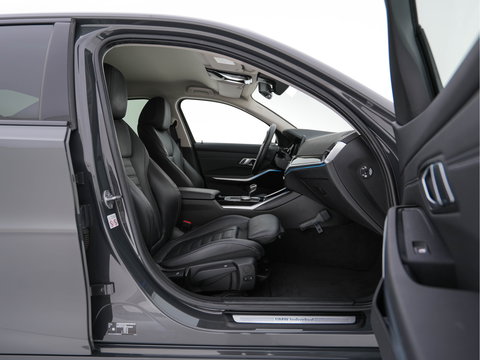 BMW 3-serie 330e eDrive Edition (INCL.BTW) Aut. *LEATHER | FULL-LED | DIGI-COCKPIT | HEATED-SPORTSEATS | PRIVACY-GLASS | AMBIENT-LIGHT | DAB | NAVI-FULLMAP | ECC | PDC | CRUISE | 18''ALU*