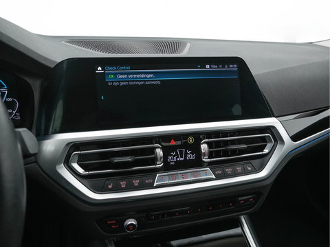 BMW 3-serie 330e eDrive Edition (INCL.BTW) Aut. *LEATHER | FULL-LED | DIGI-COCKPIT | HEATED-SPORTSEATS | PRIVACY-GLASS | AMBIENT-LIGHT | DAB | NAVI-FULLMAP | ECC | PDC | CRUISE | 18''ALU*